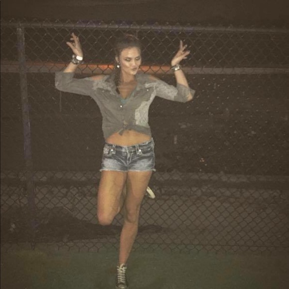 Gimmicks 3/4 length button up - Picture 2 of 2